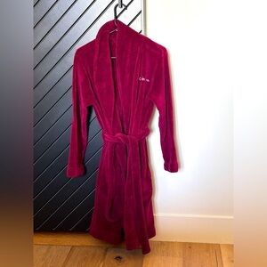 Calvin Klein plush robe. Size XS/S. Excellent condition. Hardly used!